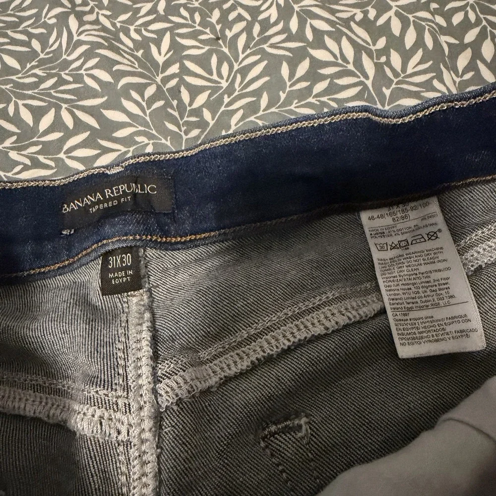 Banana Republic 31 x 30 Blue Athletic Tapered Fit Stretchy Soft Comfortable Jean